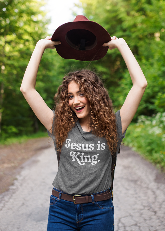 Women's T-Shirt Jesus is King